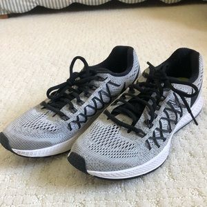 NIKE sneakers. Grey nd black. Size 9